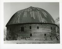 Argo, Jim, photographer. "Arcadia Round Barn." Photograph. n.d. From The Gateway to Oklahoma History. https://gateway.okhistory.org/ark:/67531/metadc1654090/m1/1/?q=arcadia%20round%20barn (accessed November 7, 2023).