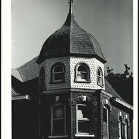 Argo, Jim, photographer. "[Photograph 2012.201.B0232.0377.]" Photograph. 1981. From The Gateway to Oklahoma History. https://gateway.okhistory.org/ark:/67531/metadc345949/m1/1/?q=oklahoma%20homes (accessed January 30, 2024).