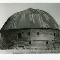 Argo, Jim, photographer. "Arcadia Round Barn." Photograph. n.d. From The Gateway to Oklahoma History. https://gateway.okhistory.org/ark:/67531/metadc1654090/m1/1/?q=arcadia%20round%20barn (accessed November 7, 2023).